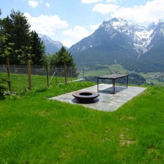 Sitzplatz in der Natur mit atemberaubender Aussicht